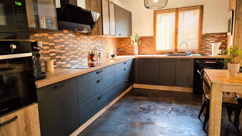 Location de vacances pour 8 personnes, avec jardin ainsi que piscine et balcon à Bendejun - 2