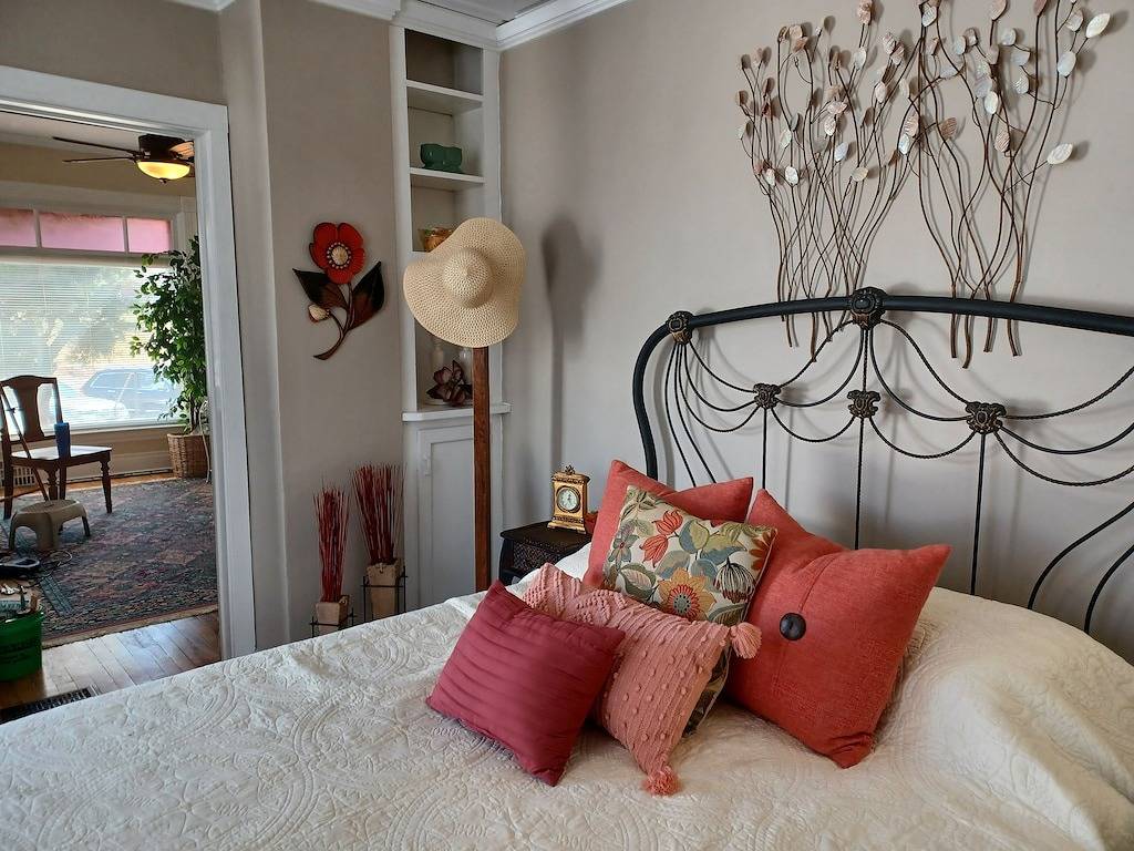 Beautiful Private Suites at Sisley Inn-10 Minutes to Downtown! in Lancaster County (NE)