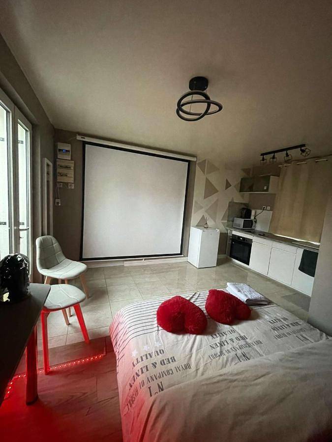 Appartement entier, Love room #Bbsh in Goussainville, Val-d'Oise