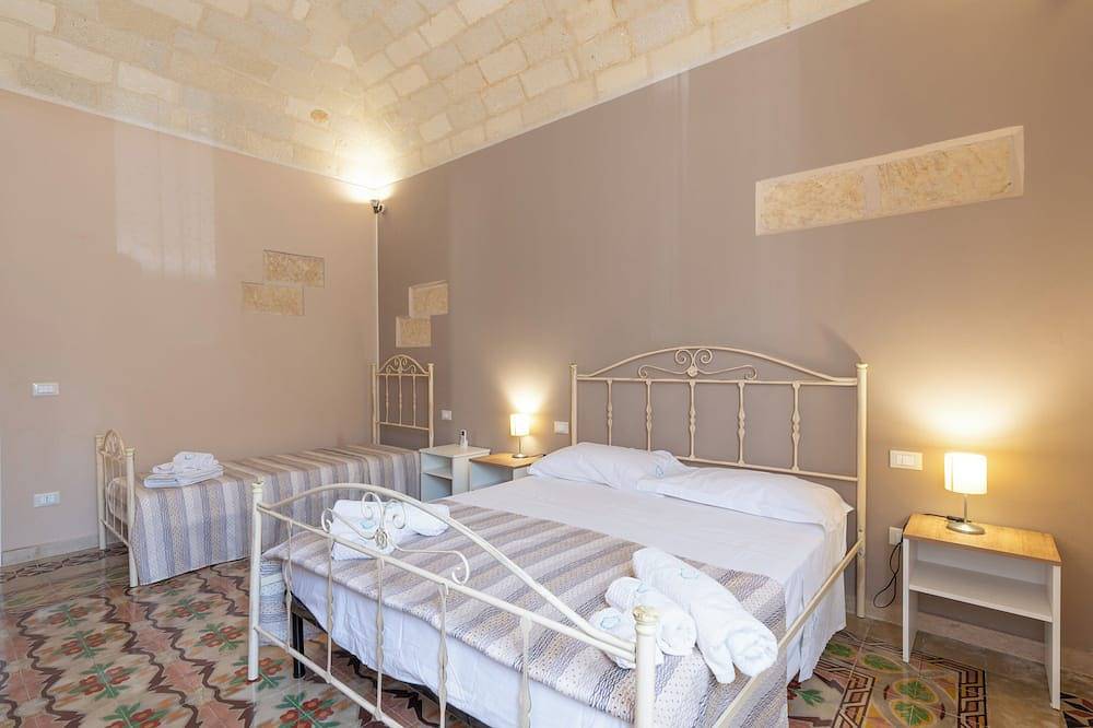 Entire apartment, Cozy, with garden, parking space, and 5 minutes from cornino bay beach in Custonaci, Trapani Province