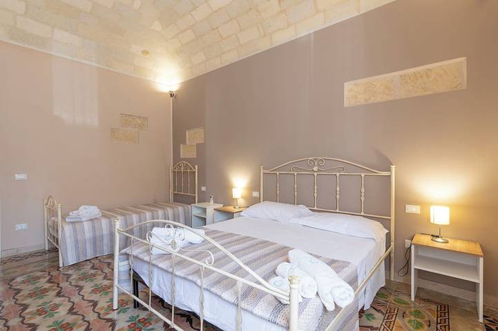 Appartement entier, Cozy, with garden, parking space, and 5 minutes from cornino bay beach in Custonaci, Province de Trapani
