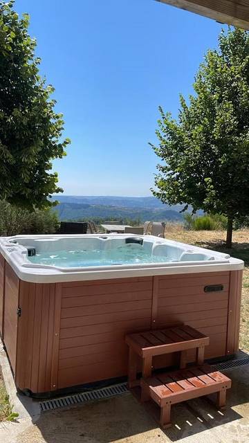 Gîte pour 6 personnes, avec balcon et jacuzzi à Gluiras