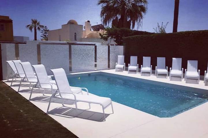 Villa for 12 people, with balcony and hot tub as well as garden in Puerto Banús