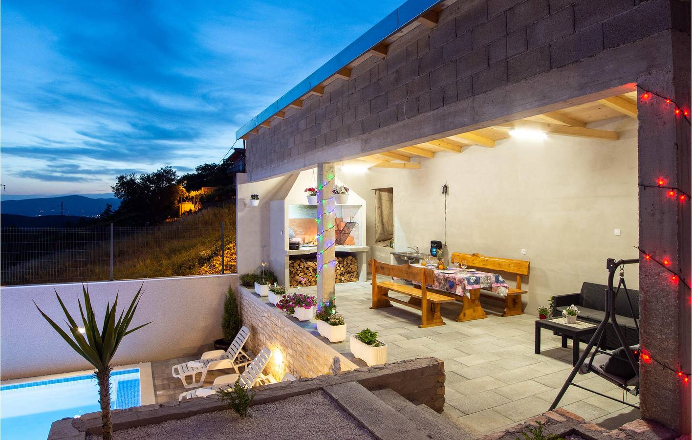 Geräumige 2-Zimmer-Wohnung mit Pool, Terrasse und WLAN in der Nähe des Flusses Ruda in Dalmatinisches Zagora