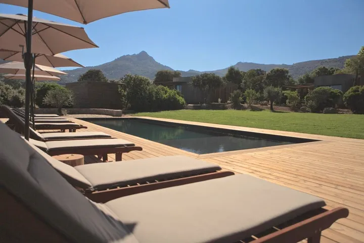Lodge pour 4 personnes, avec jardin ainsi que piscine et vue - 1