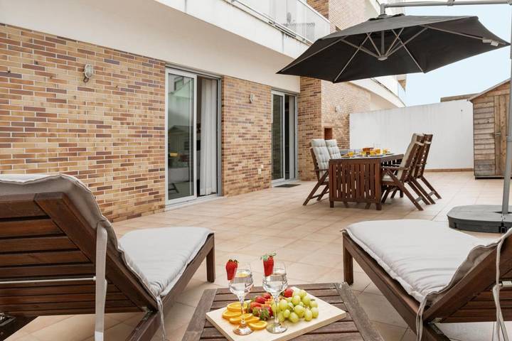 Apartamento para 6 personas, con balcón además de piscina para niños y piscina en São Martinho do Porto