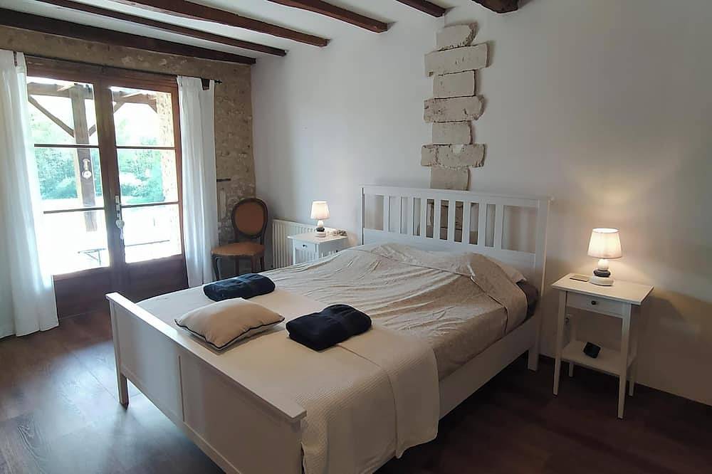 5 Bedroom countryside gite with heated  pool close to Chalais, terraces & garden in Chalais, Charente