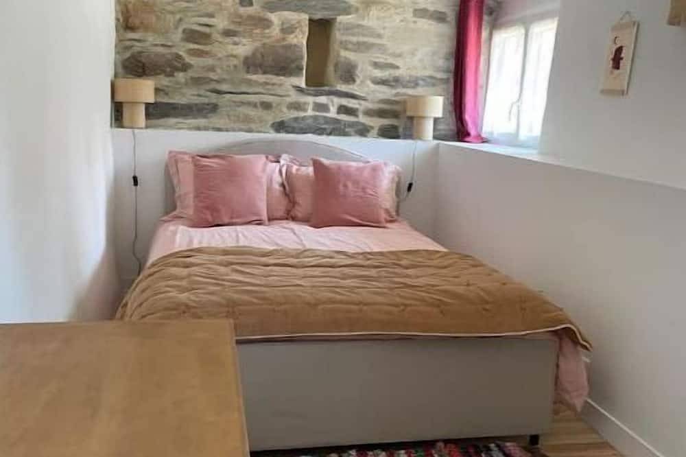 Maison, calme avec cheminée. in Botmeur, Région de Châteaulin