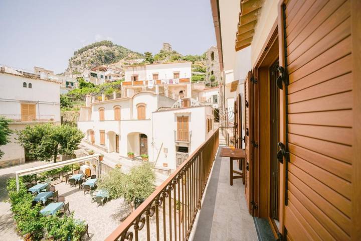 Location de vacances pour 7 personnes, avec balcon et vue à Scala - 2