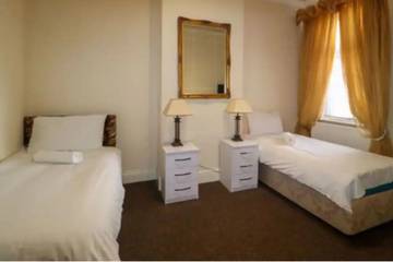 Holiday Home for 8 People in Blackpool, North West England, Photo 2