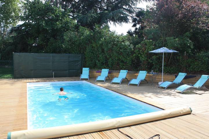 Gîte pour 6 personnes, avec piscine ainsi que jardin et balcon