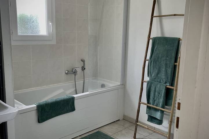 Location de vacances pour 6 personnes, avec piscine et jardin, animaux acceptés dans Prunete - 4