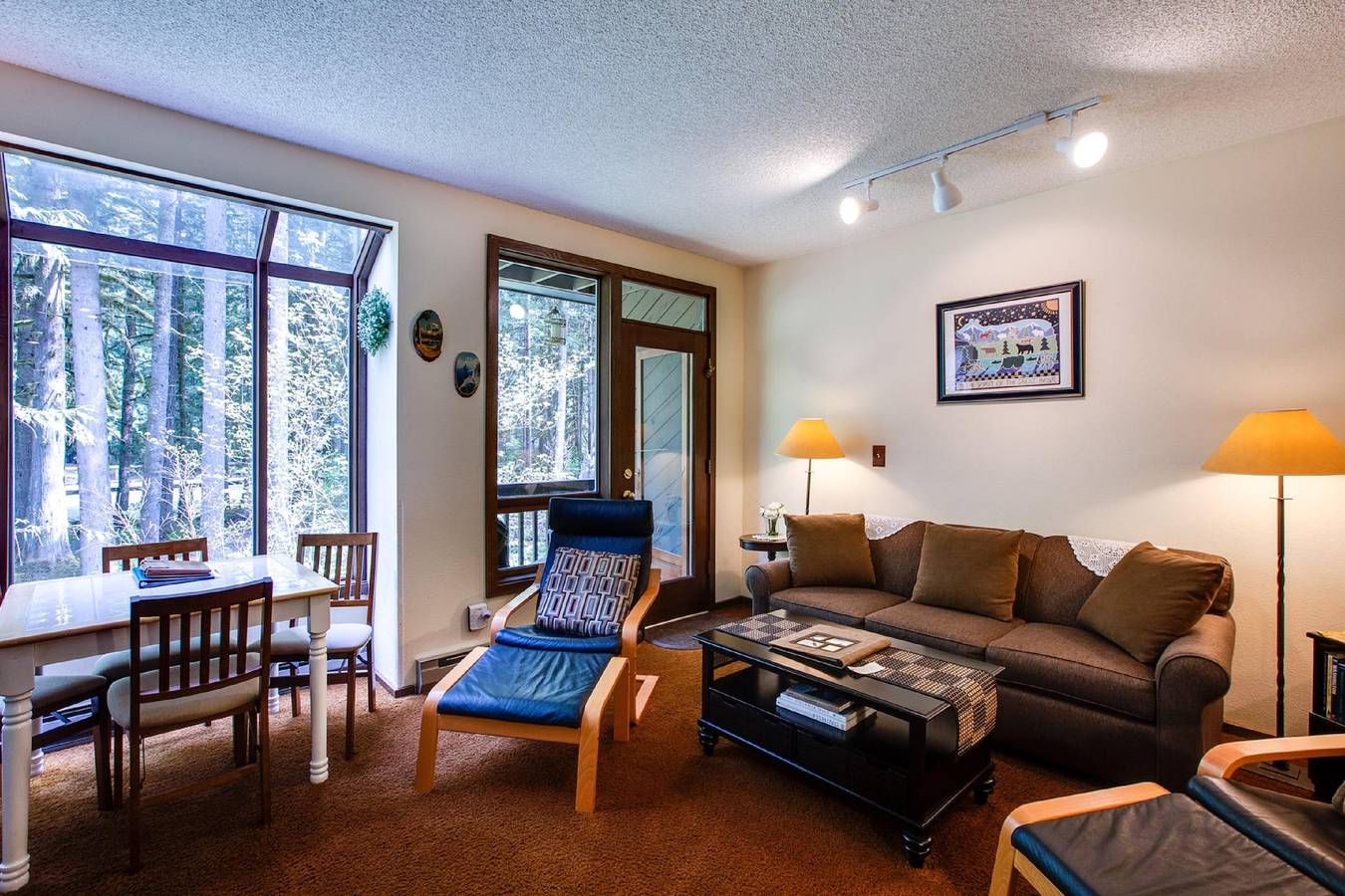 Vacation Apartment for 4 Guests in Glacier, Cascade Range