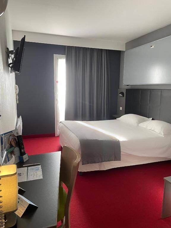 Hôtel pour 2 personnes, avec jardin ainsi que piscine et terrasse, animaux acceptés à Marvejols - 2