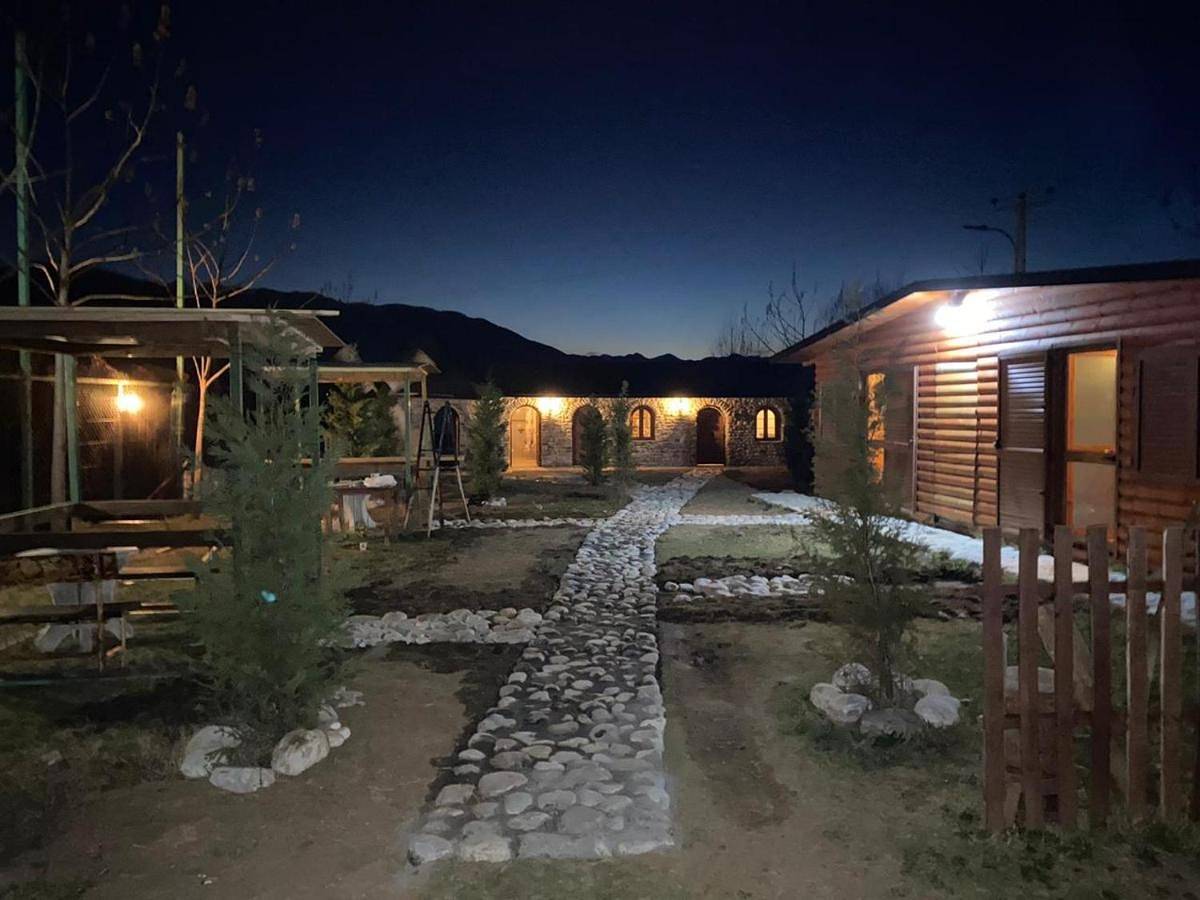 Windmill Shkodra Gesthouse Camping & Grill in Gmina Rrethinat, Szkodra