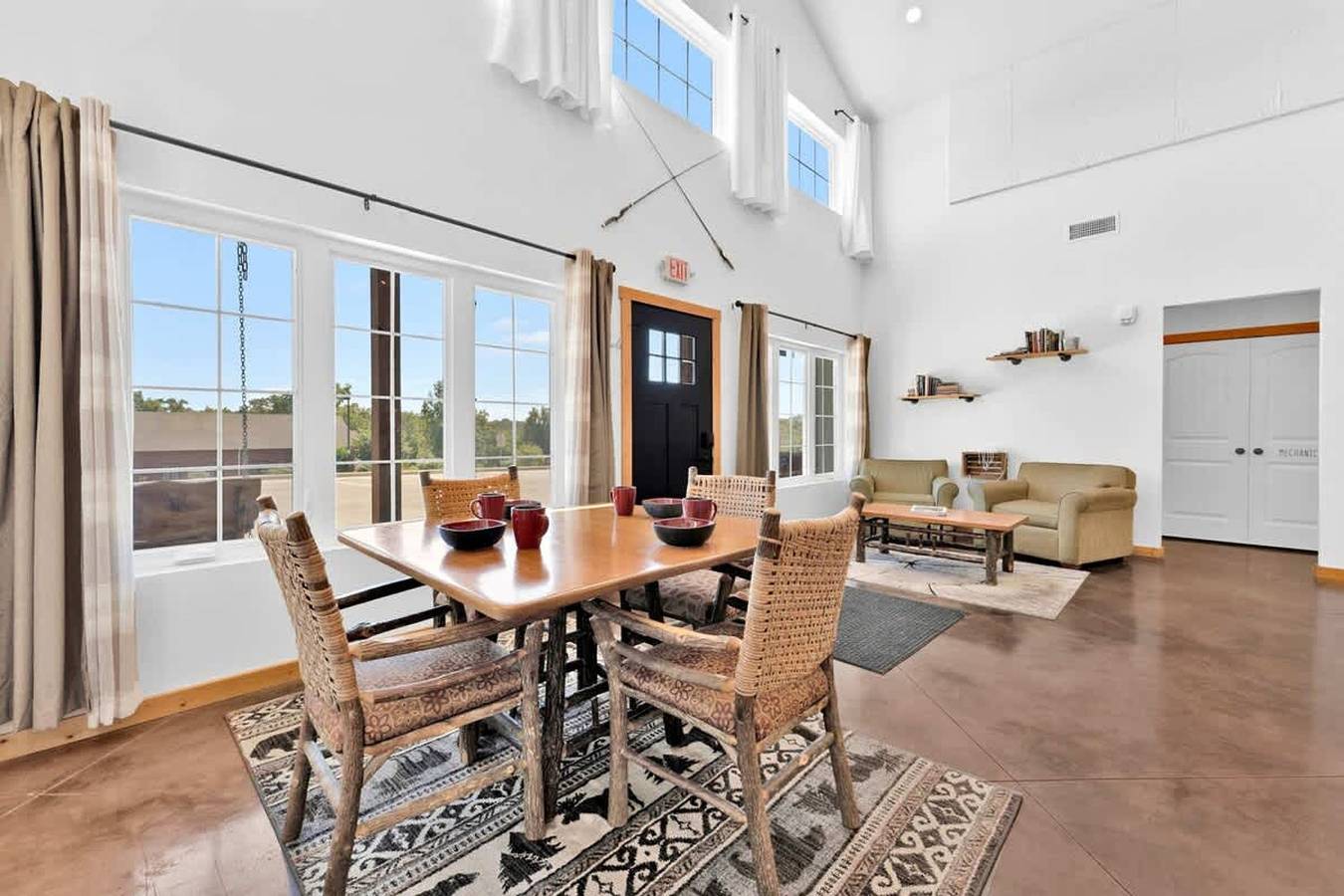 8-Bedroom Branson Retreat- Hot Tub   Porch Swings in Table Rock Lake