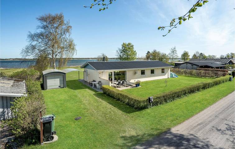 Ferieudlejning for 8 personer, med Terrasse og Have i Aalborg Kommune