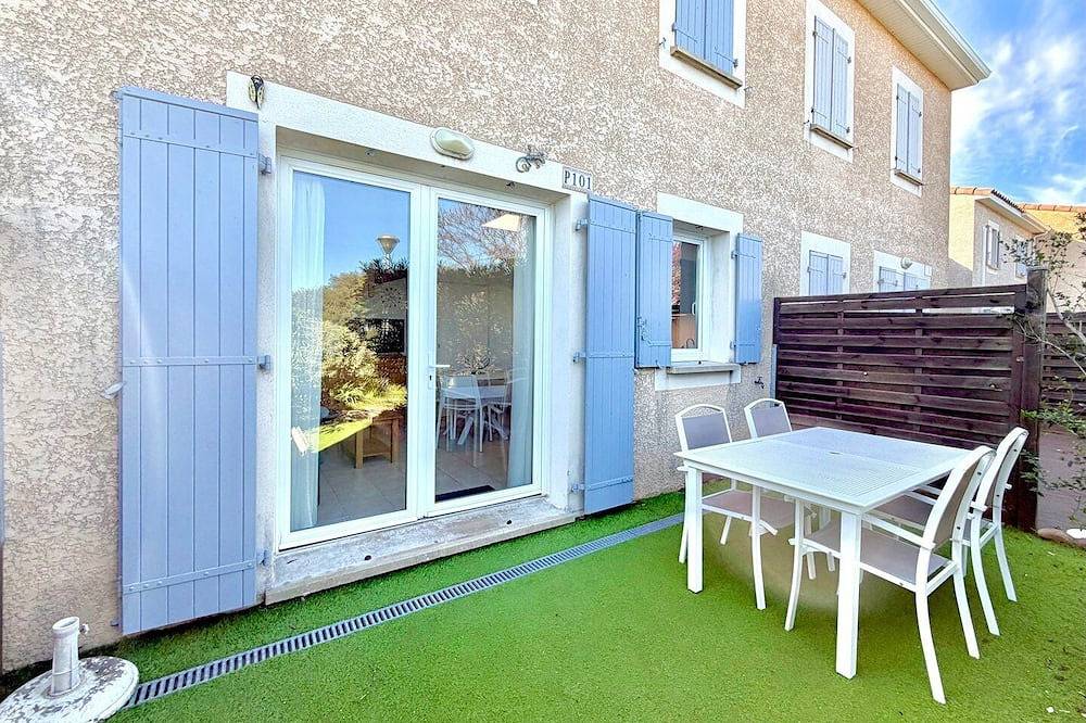 Entire apartment, La salamandre bleue, 4 pers pool in Calvisson in Calvisson, Mediterranean Coast (France)