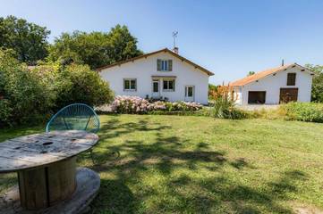 Gîte pour 6 personnes, avec jardin à Eyres-Moncube
