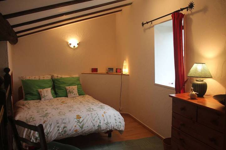 Gîte pour 2 personnes, avec Jacuzzi ainsi que Terrasse et Jardin à Escueillens-et-Saint-Just-de-Bélengard