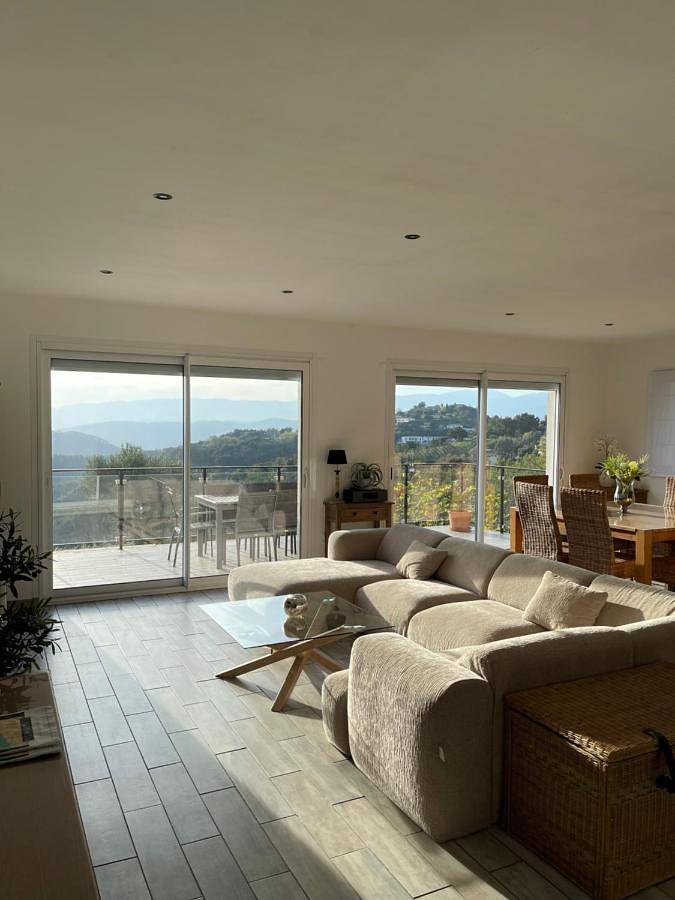 Location de vacances pour 6 personnes, avec jardin ainsi que vue et piscine à Tanneron - 2