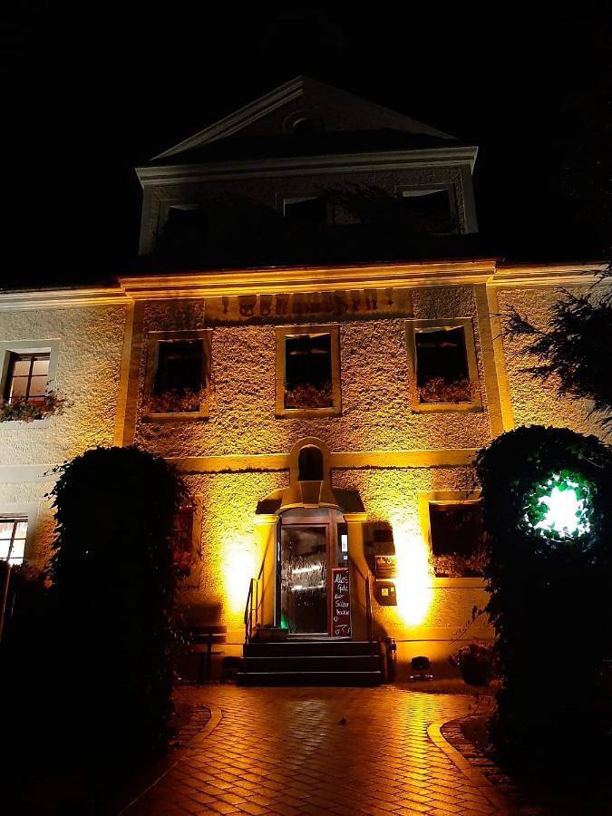 Hotel für 4 Personen, mit Terrasse und Garten sowie Pool in Schirgiswalde-Kirschau - 2