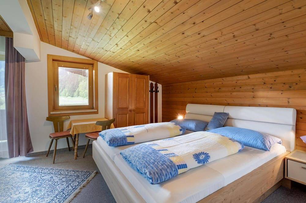 Entire apartment, Beautiful apartment in Aschau, ski bus in front of the door in Tux Alps, Aschau im Zillertal