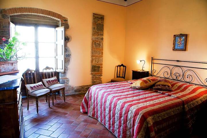 Villa Case D'Arno private pool close Florence, fenced, wifi, A\C 3/4/5 bedrooms in Poppi, Casentino