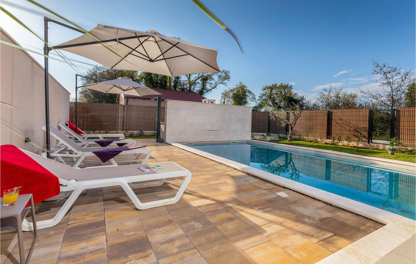 Moderne 150 m² große Wohnung mit Pool, Terrasse und WLAN in der Nähe des Stadtzentrums von Peruski in Marčana, Südküste Istrien