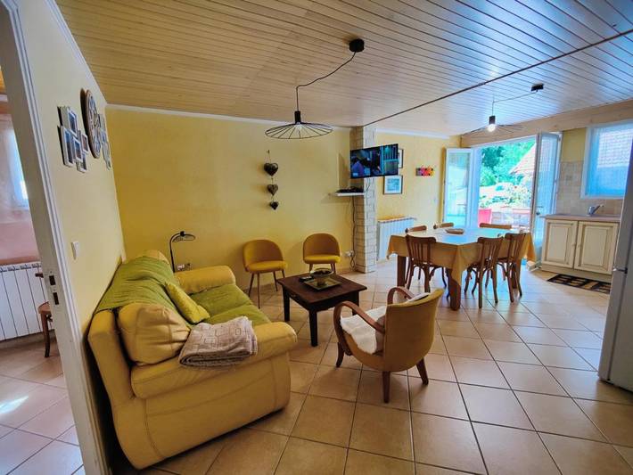 Gîte pour 3 personnes, avec Balcon et Terrasse ainsi que Jardin et Vue à Le Lauzet-Ubaye