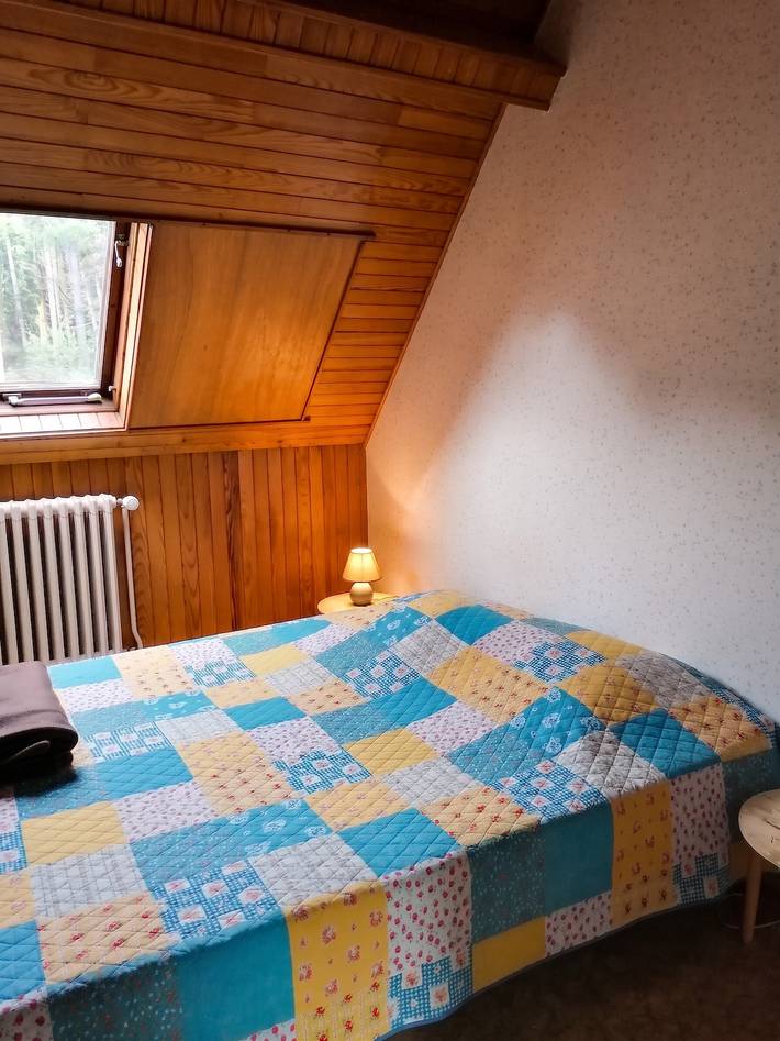 Entire apartment, Family apartment in La Bourboule - 55 m² with TV in bedroom in La Bourboule, Volcans d'Auvergne Regional Nature Park