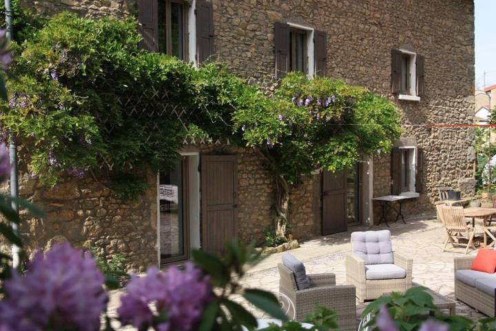 Location de vacances pour 2 personnes, avec vue et jardin, animaux acceptés à Yzeron - 3