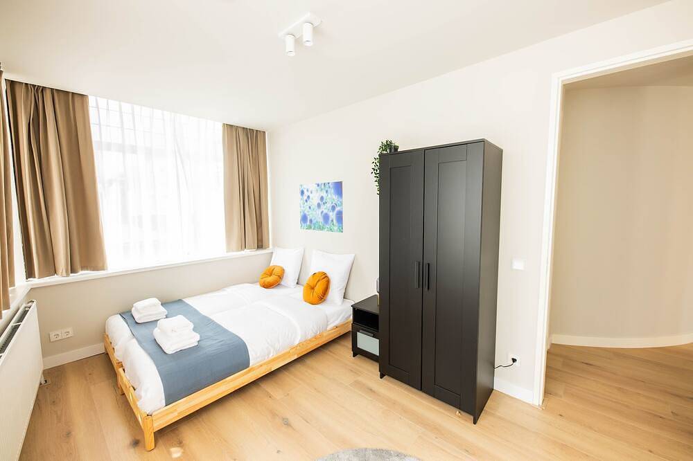 Entire apartment, Upscale Haven 2Bdr Apartment  Ws in Rotterdam, South Holland
