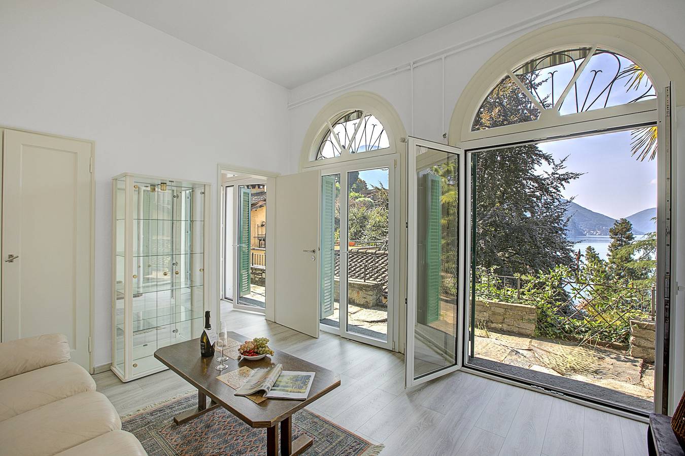 Ganze Wohnung, Romantic Terrace With Lake View in Lugano, Luganersee