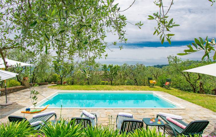 Oasi a bordo piscina con parcheggio e WiFi in Buggiano, Provincia di Pistoia