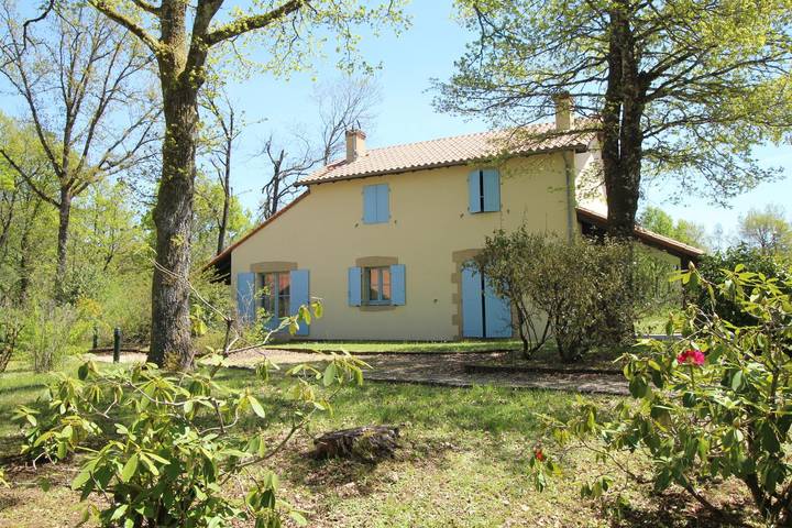 Gîte pour 4 personnes, avec Terrasse et Jardin à Meuzac