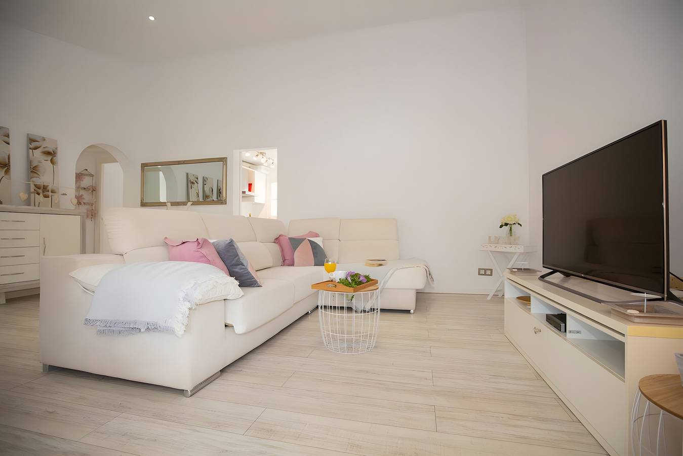 Villa 'Berna' with Private Pool, Wi-Fi, and Air Conditioning in Alcúdia, Coast of Mallorca