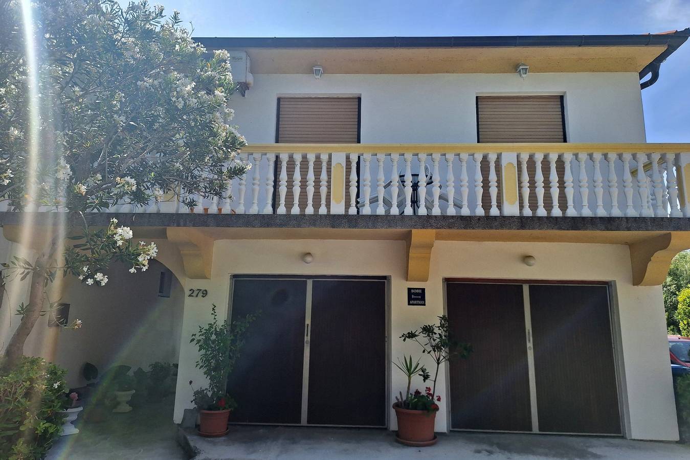 Ganze Wohnung, 2-Zimmer-Ferienwohnung mit Balkon Palit, Rab A-22221-a in Palit, Rab