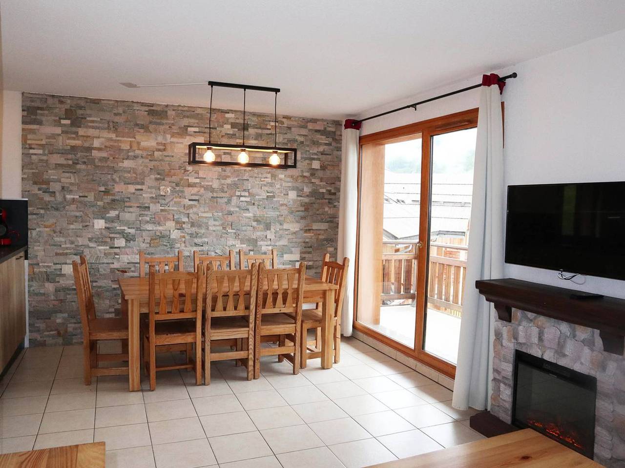 Entire apartment, Renovated duplex with pool, Wifi, pets allowed in Les Orres in Les Orres, Écrins National Park