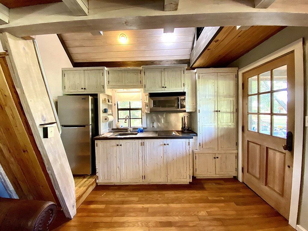 Quaint rustic cabin, newly remodeled! in Hendry County
