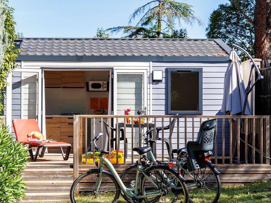 Flower Camping Les Paillotes en Ardeche - Mobilhome 2 personnes - Charme 20m² Confort (1ch - 2pers.) + Clim + Terrasse non-couverte in Ruoms, Ardèche