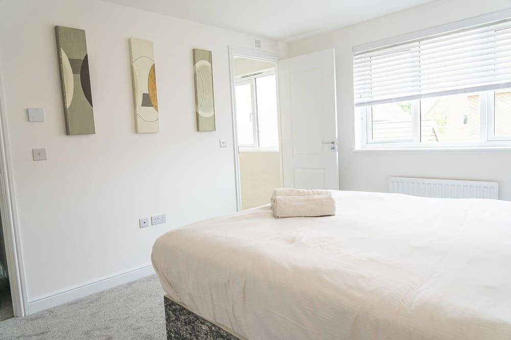 3 Bedroom, 3.5 Bathroom House, Goodwood, Chichester in Chichester, South Downs