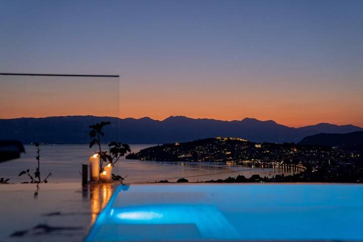 Apartament wakacyjny dla 8 osób, z widok i ogród oraz basen i widok na jezioro w Macedonia Północna