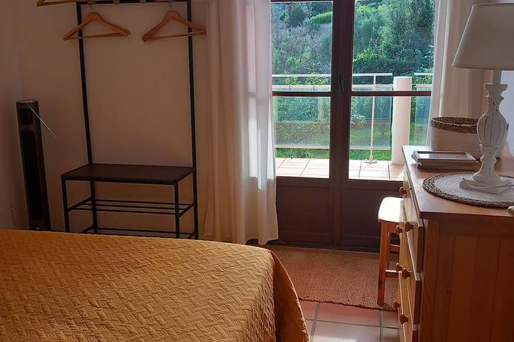 Entire apartment, Flat by the seaside, large view on the Sagone bay, beach 6 minutes walking in Sagone, Vico