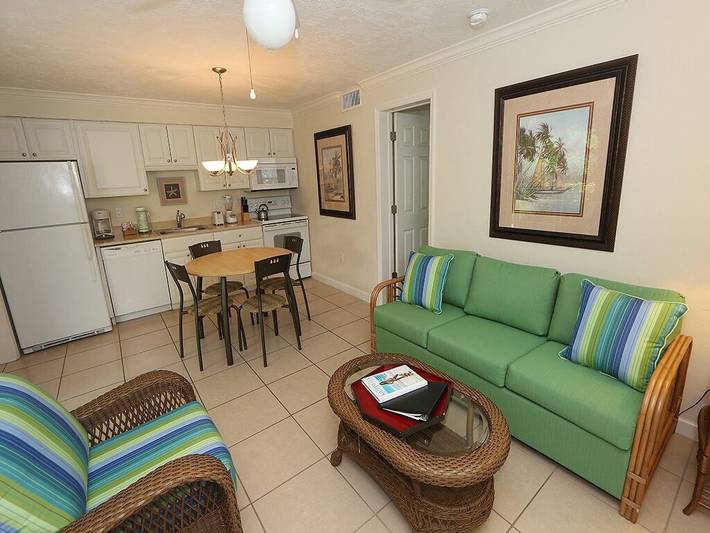 Vacation rental for 4 people, with pool and terrace as well as yard in Longboat Key