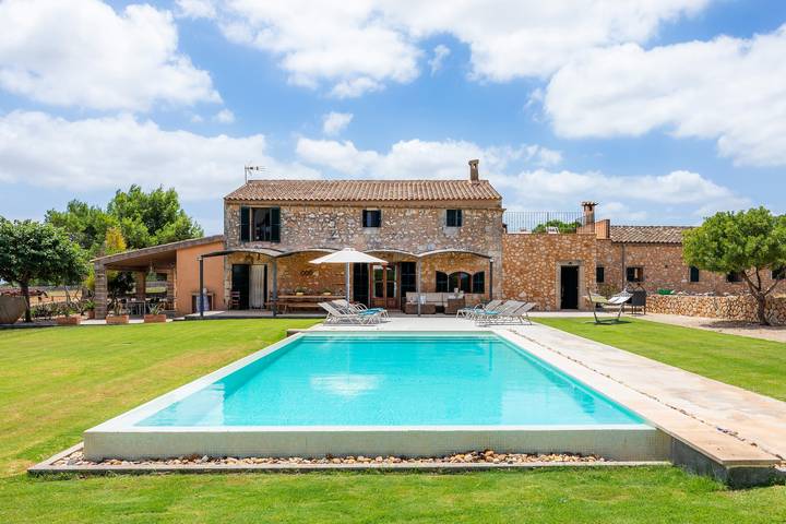 Villa for 12 people, with children pool and yard in Majorca