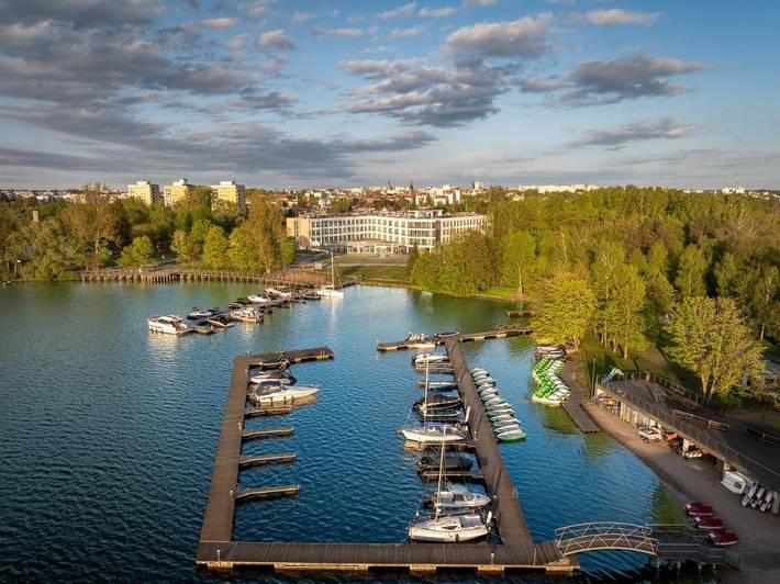 Apartmenthotel für 4 Personen, mit Garten und Ausblick sowie Seeblick - 1