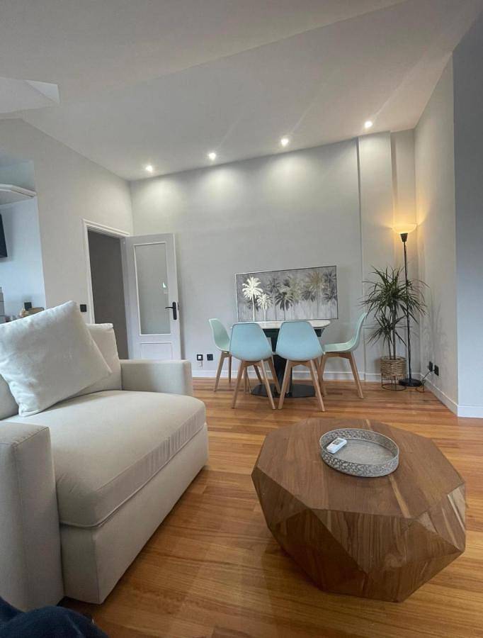 Apartamento para 4 personas, con Balcón además de Terraza y Vistas en Loredo