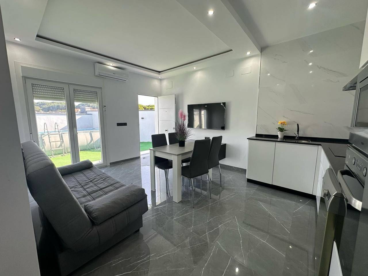 Ferienhaus 'Villa Playa – Nur für Familien oder Paare' mit Pool und Grill in Conil de la Frontera, Costa de la Luz