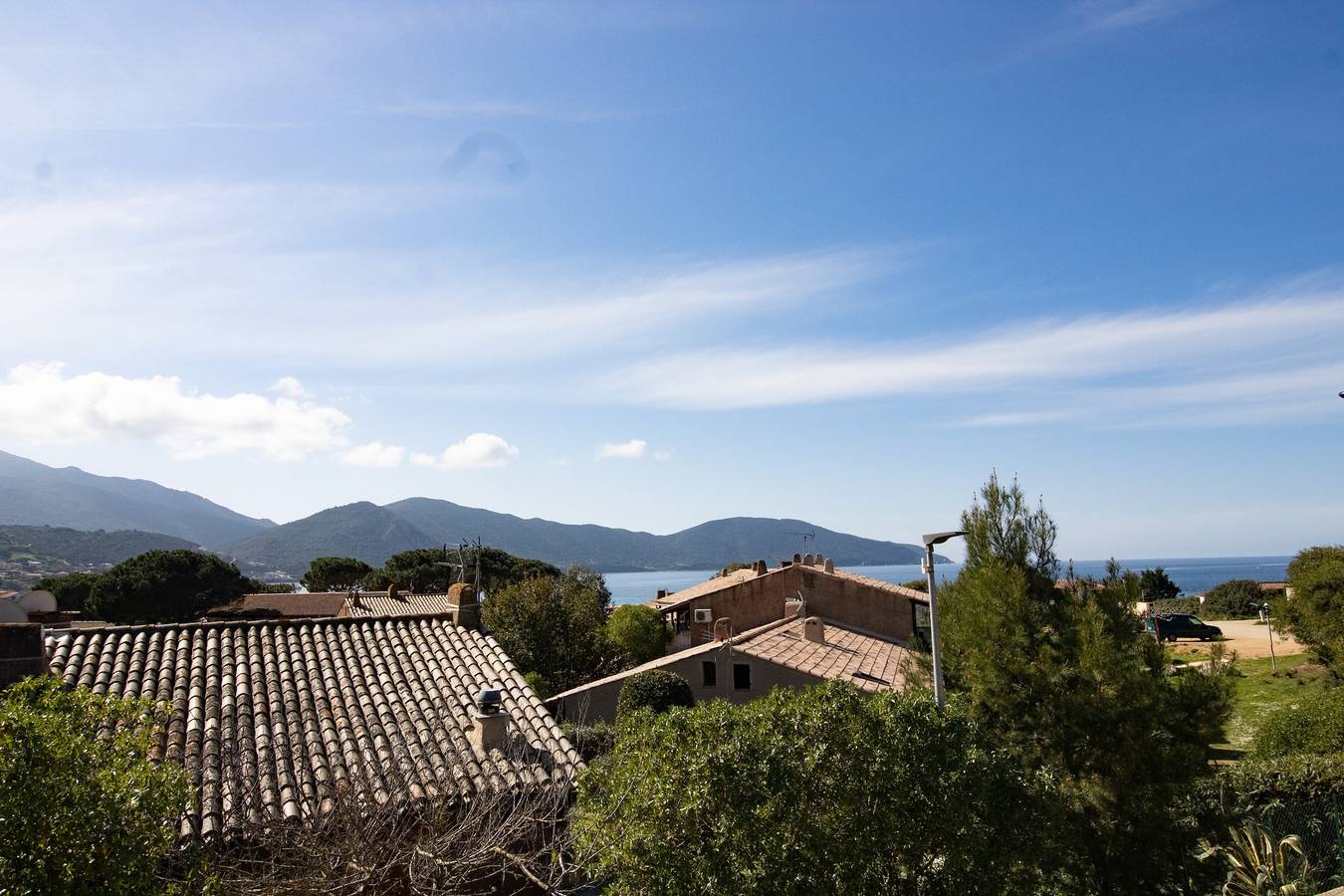 Appartement entier, Appartement 'L'Unu' avec vue mer, Wi-Fi et climatisation in Appietto, Région d'Ajaccio